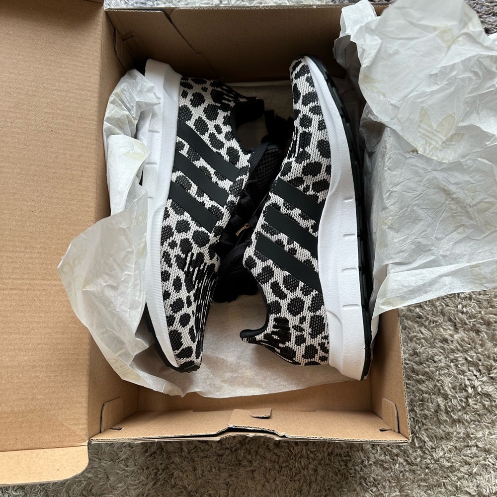 Women’s Adidas Swift Running Shoes Size 6.5